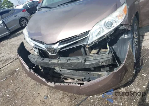 2018 Toyota Sienna Xle Premium 8 Passenger z USA, uszkodzony, nr VIN 5TDYZ3DC9JS935742